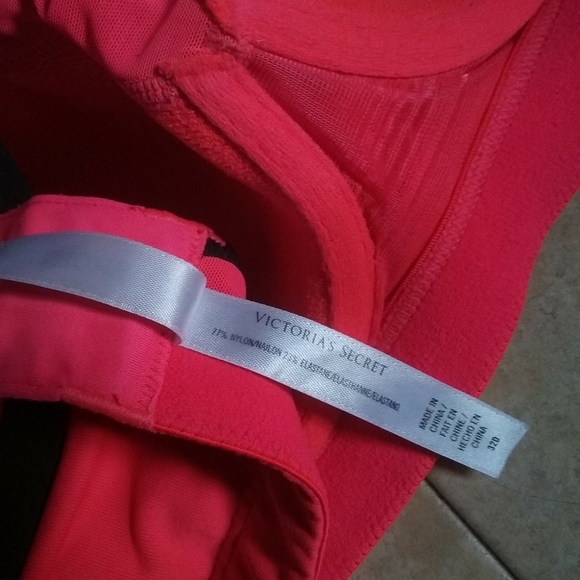 🆓️FREE🎁WHEN PURCHASE ANY ITEM FROM MY CLOSET Victoria's Secret Sports Bra Pink - Picture 10 of 13